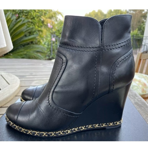 CHANEL Black Lambskin Leather Gold Chain Around Wedge Ankle Boots Booties 41 11 - Picture 4 of 13